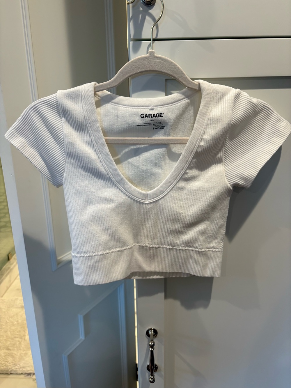 Garage White Ribbed V-Neck Short Sleeve Crop Top
